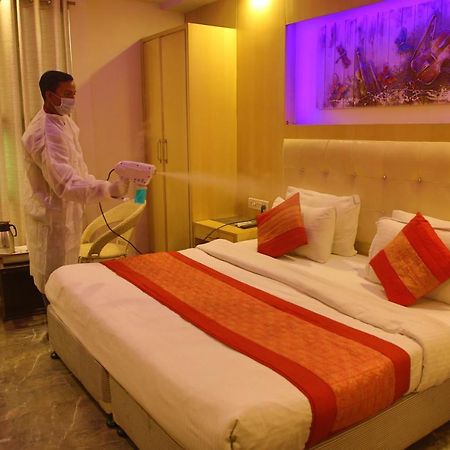 Hotel Shelton New Delhi Exterior photo