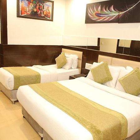 Hotel Shelton New Delhi Exterior photo