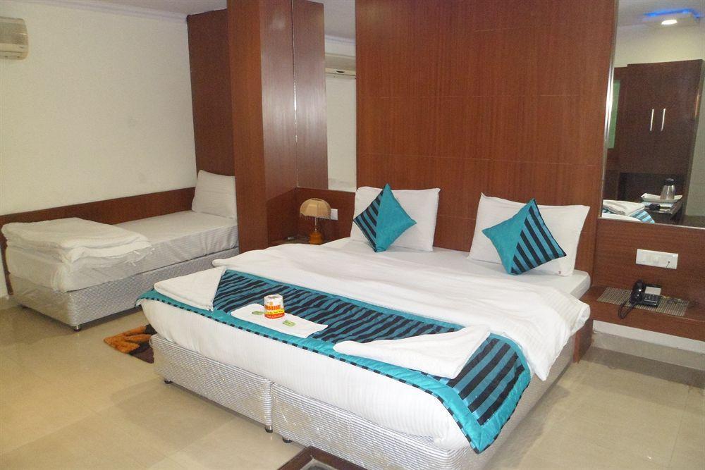 Hotel Shelton New Delhi Exterior photo
