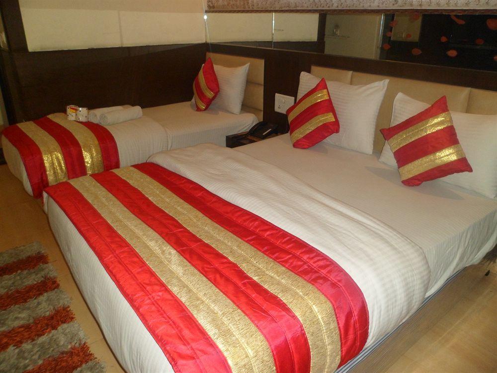 Hotel Shelton New Delhi Exterior photo