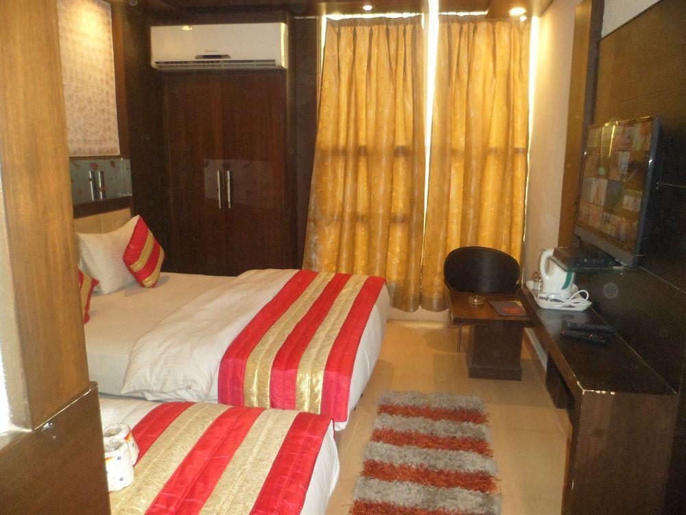 Hotel Shelton New Delhi Exterior photo