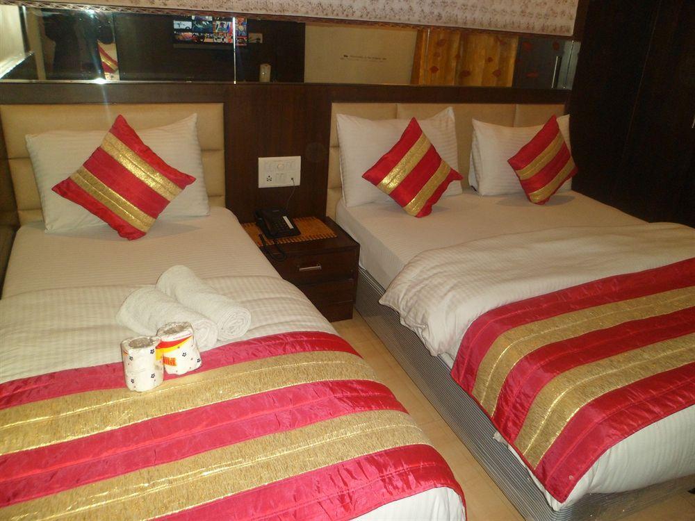Hotel Shelton New Delhi Exterior photo