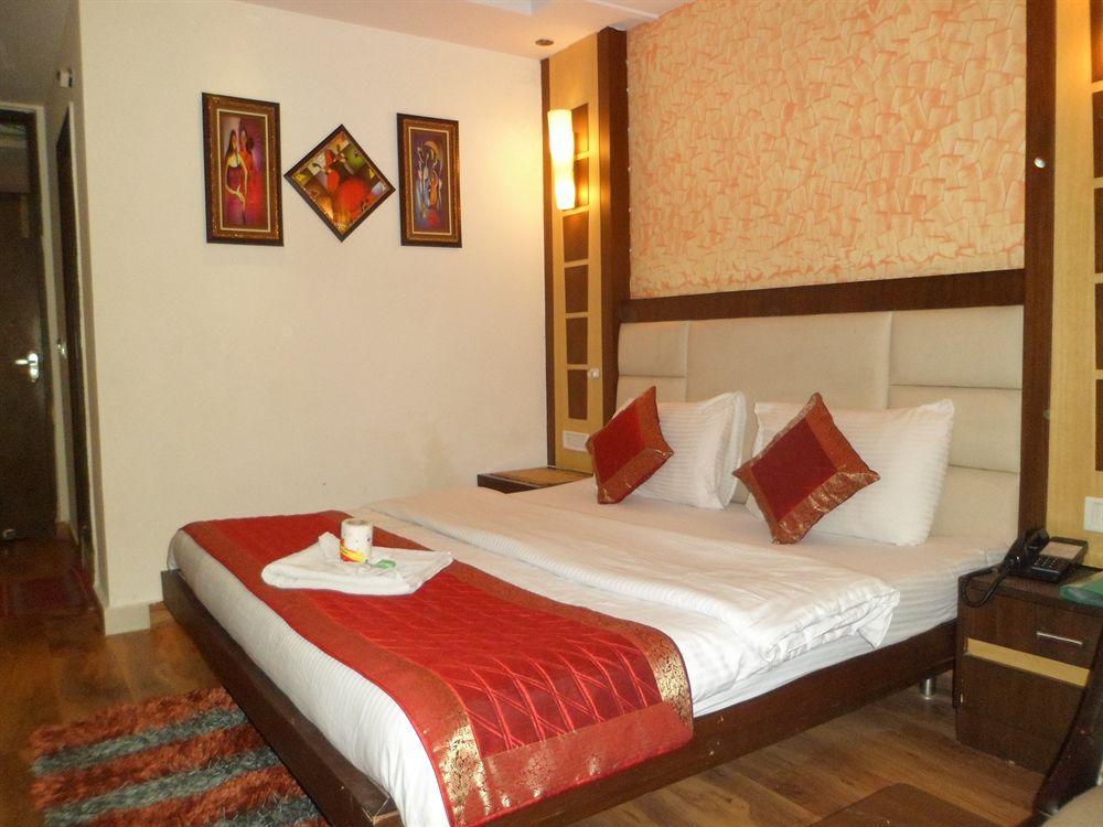 Hotel Shelton New Delhi Exterior photo