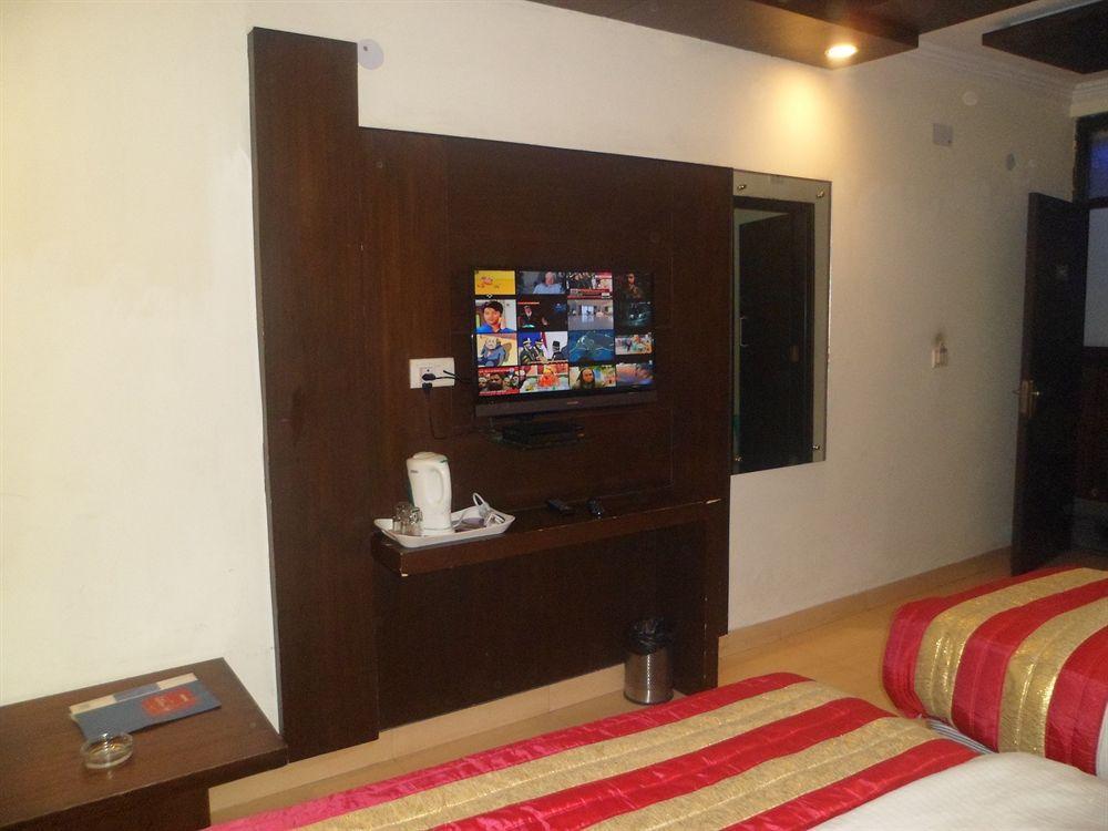 Hotel Shelton New Delhi Exterior photo