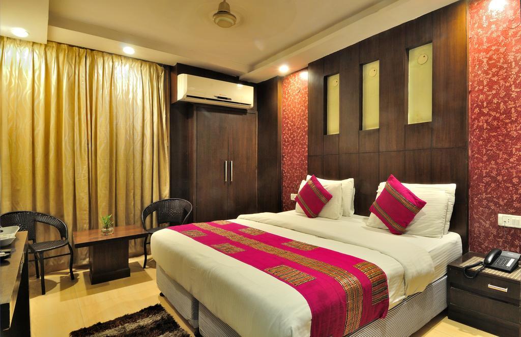 Hotel Shelton New Delhi Exterior photo