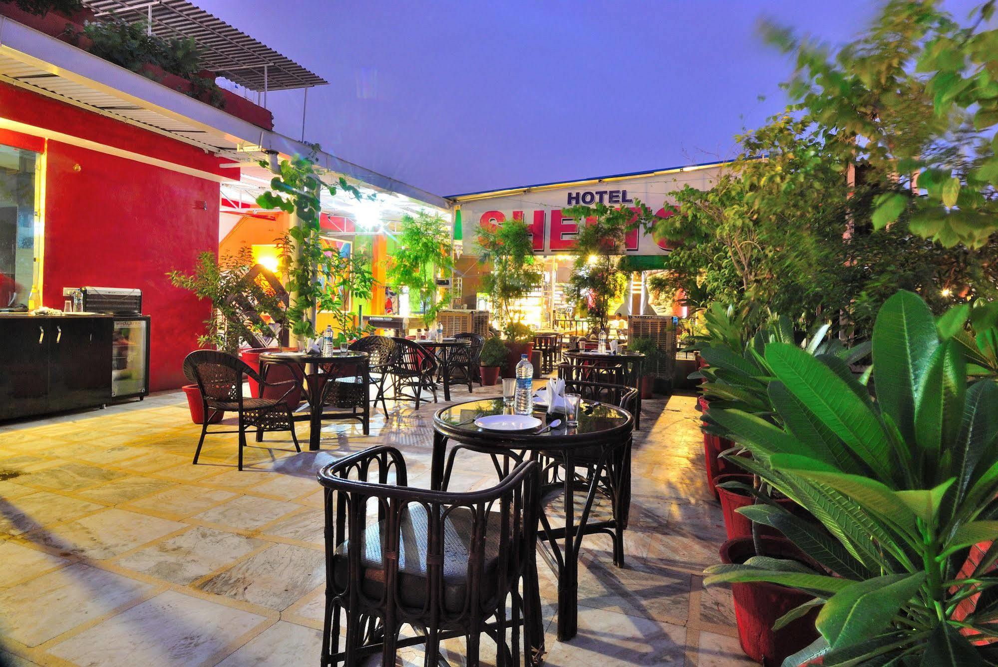 Hotel Shelton New Delhi Exterior photo