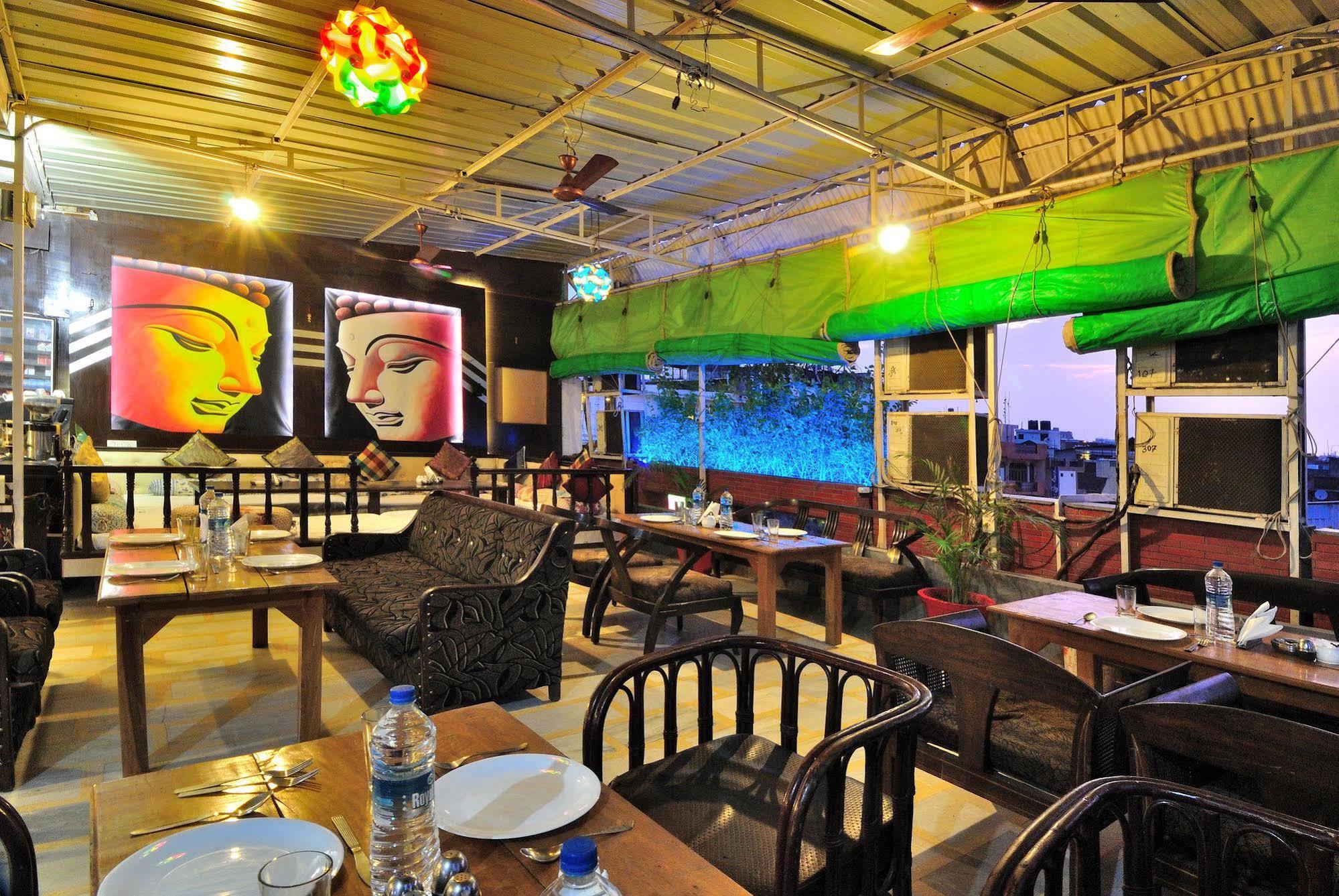 Hotel Shelton New Delhi Exterior photo