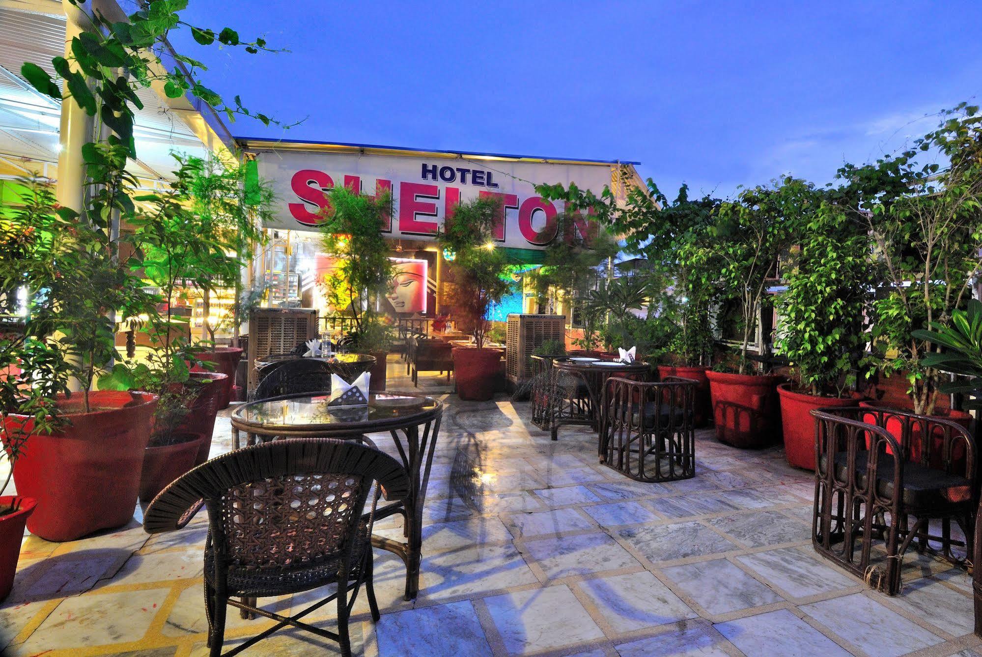 Hotel Shelton New Delhi Exterior photo