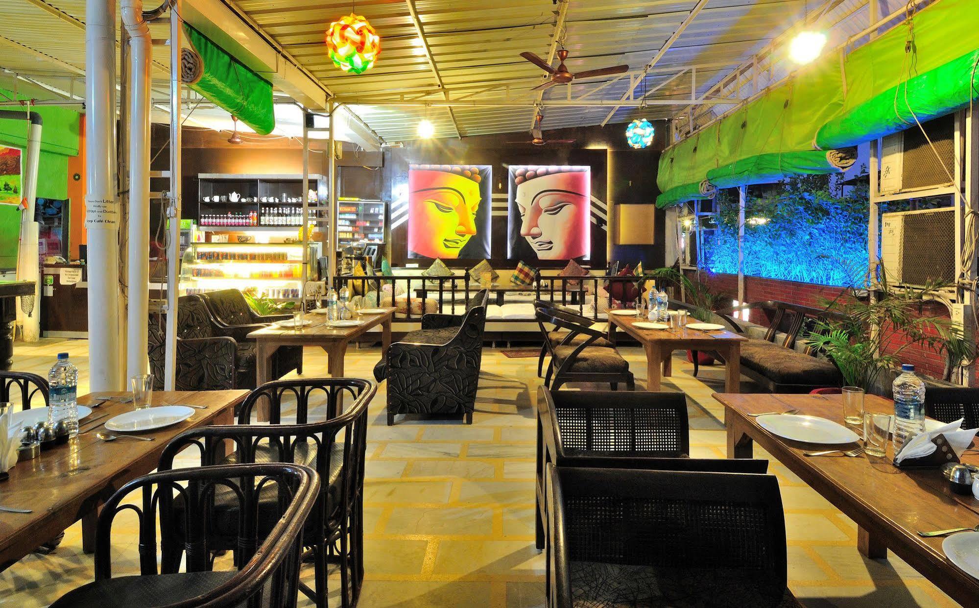 Hotel Shelton New Delhi Exterior photo