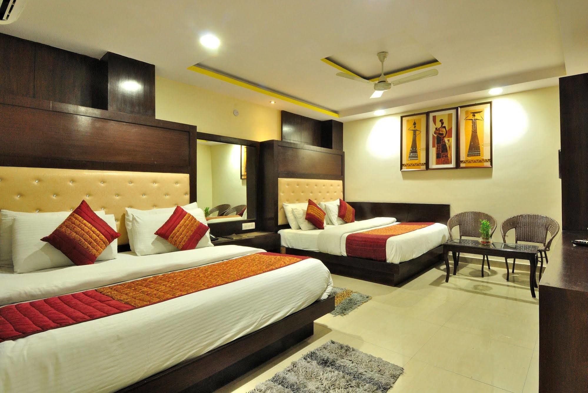 Hotel Shelton New Delhi Exterior photo