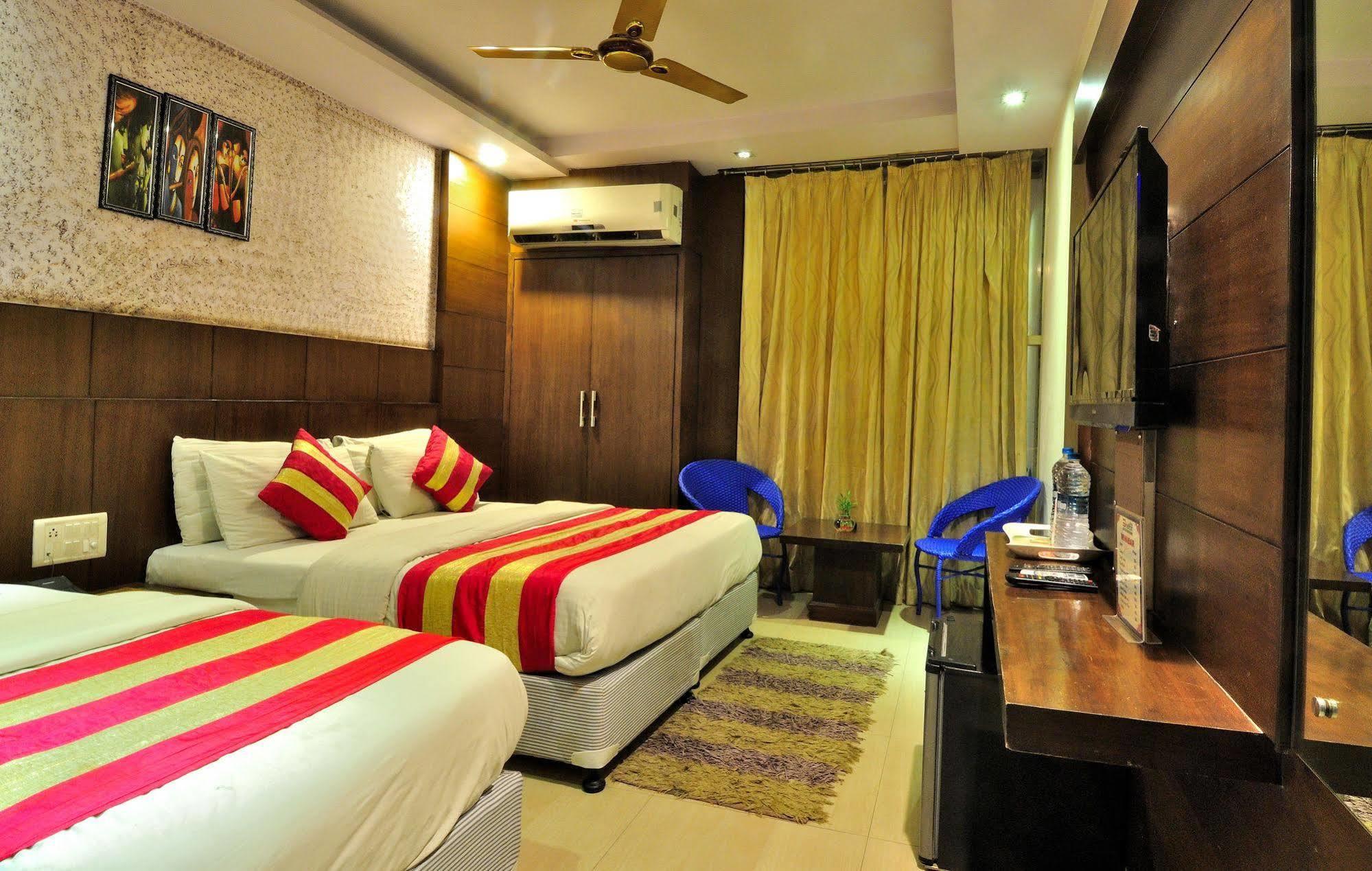 Hotel Shelton New Delhi Exterior photo
