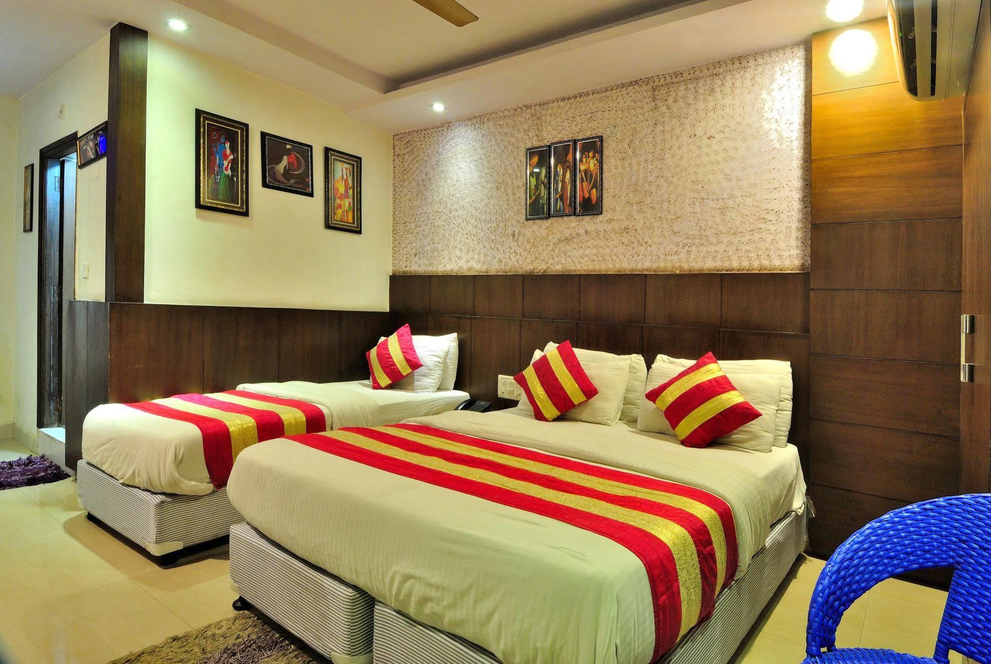 Hotel Shelton New Delhi Exterior photo