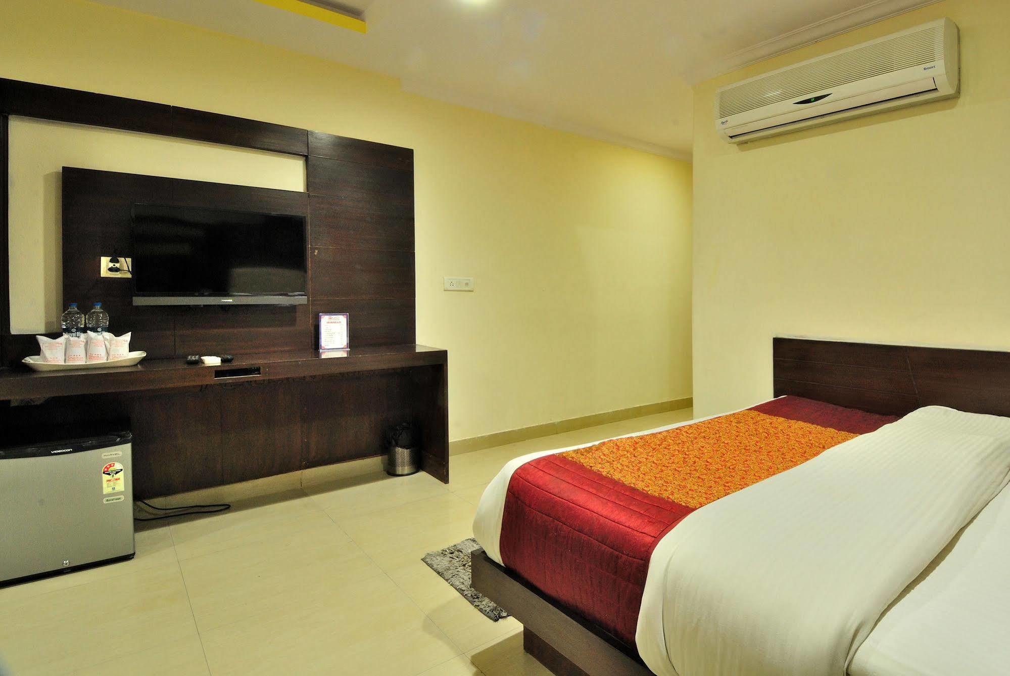 Hotel Shelton New Delhi Exterior photo