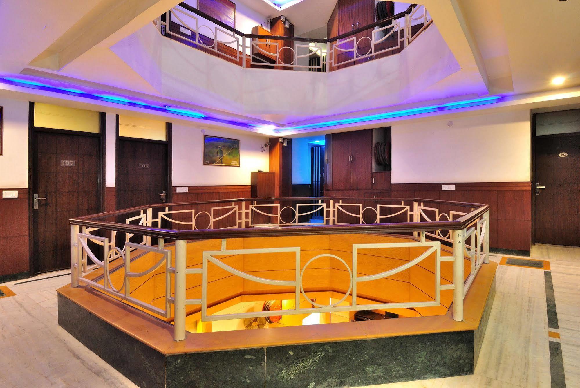 Hotel Shelton New Delhi Exterior photo
