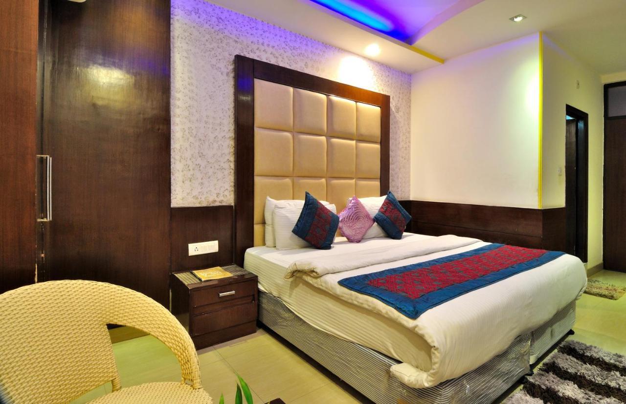 Hotel Shelton New Delhi Exterior photo