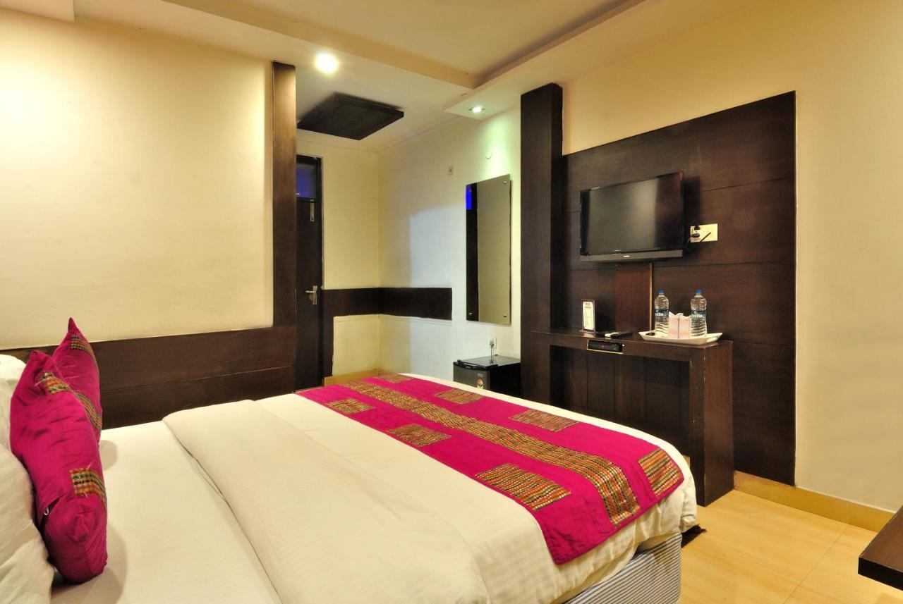 Hotel Shelton New Delhi Exterior photo