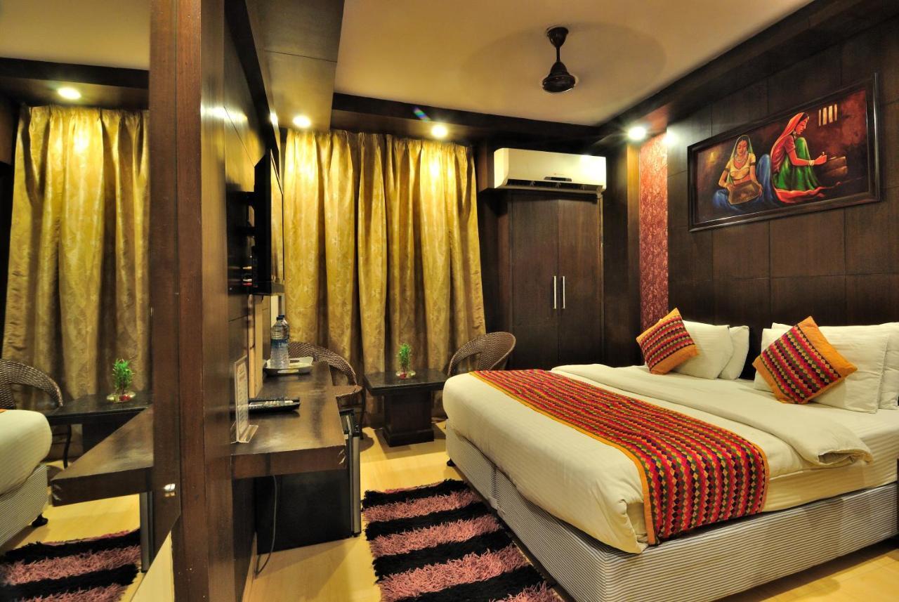 Hotel Shelton New Delhi Exterior photo